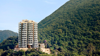 Illustration for article titled Gehry Crowns Hong Kong’s The Peak With Twisting Apartment Complex